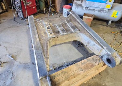 Bulldozer ripper crack repair and reinforcement welding